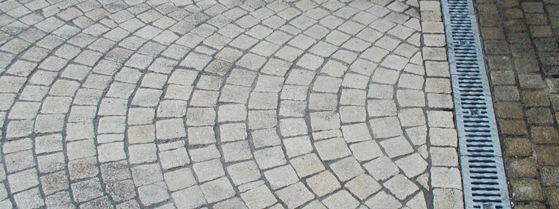 Pflasterarbeiten und Randeinfassungen Gustav Lutz Bau-Ing. Hofbefestigungen GmbH